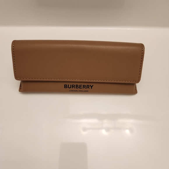 Burberry Accessories - Burberry Sunglasses Case 👓